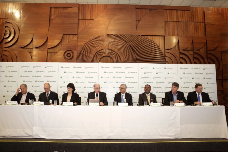 Lucro da Petrobras: o papel da venda de ativos e da alta do petróleo