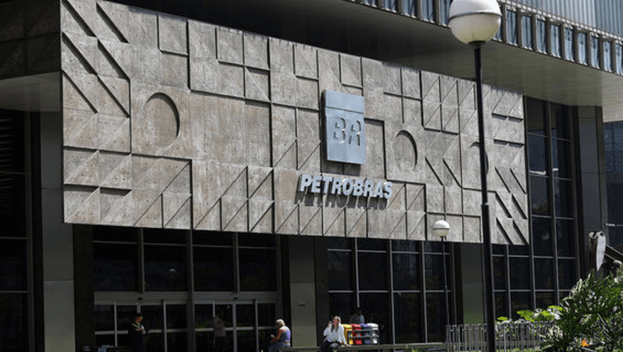 Resultado recorde da Petrobras vem com boom no preço do petróleo e queda na produção da estatal