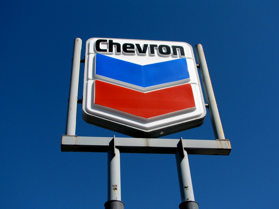 Chevron registra perda de US $ 8,3 bilhões no segundo trimestre e reduções de empregos