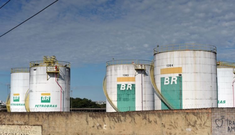 Petrobras recebe ofertas por refinaria da Bahia na quinta-feira, dizem fontes