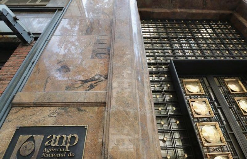 Na contramão de concorrentes, Petrobrás quer deixar 7º maior mercado de combustíveis